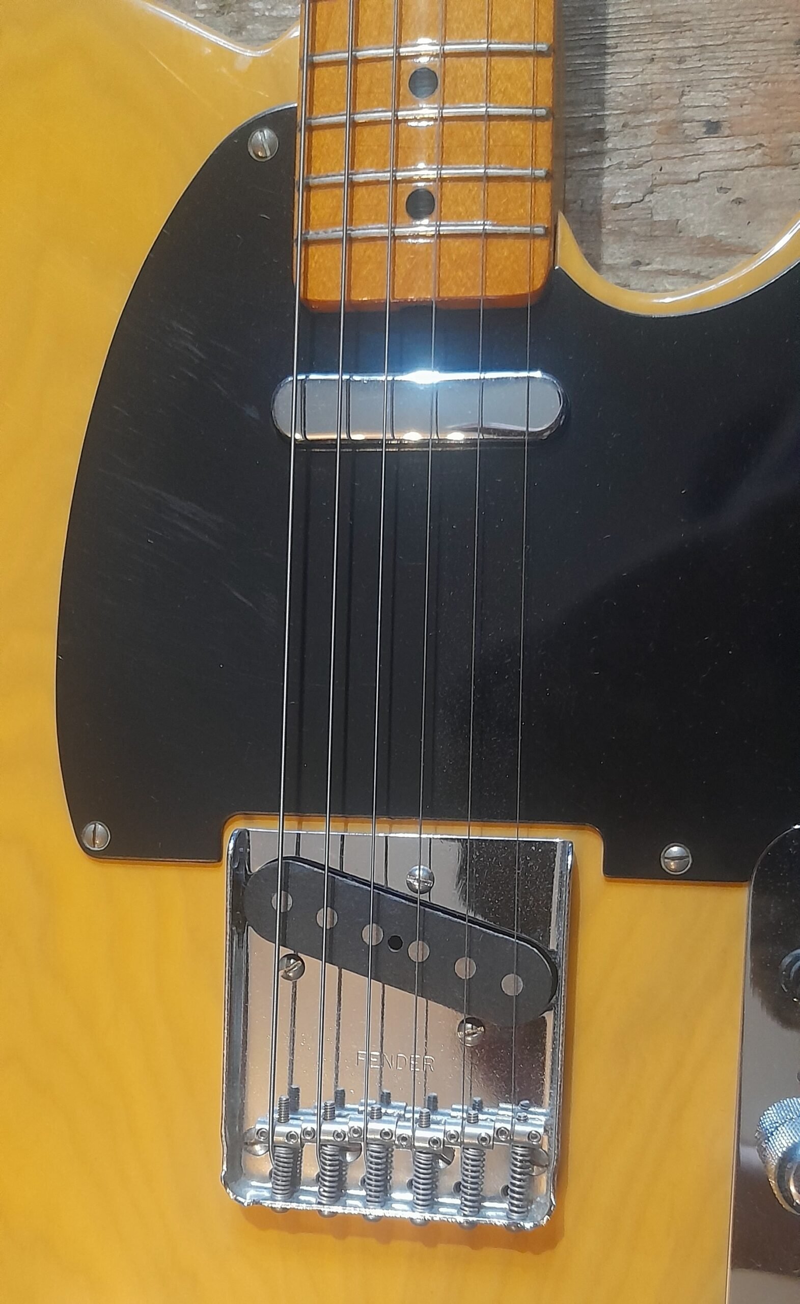 Fender American Vintage '52 Telecaster, butterscotch, black guard (1999)
