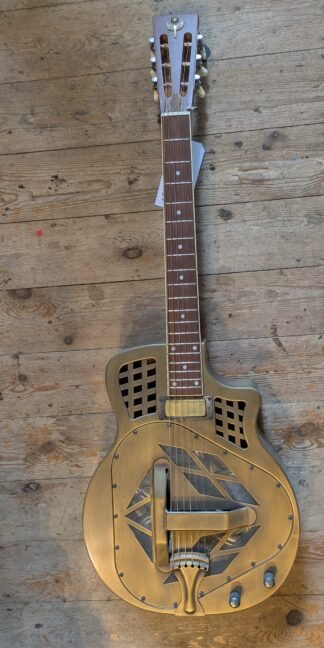 Icarus Tricone Cutaway with Mini Humbucker