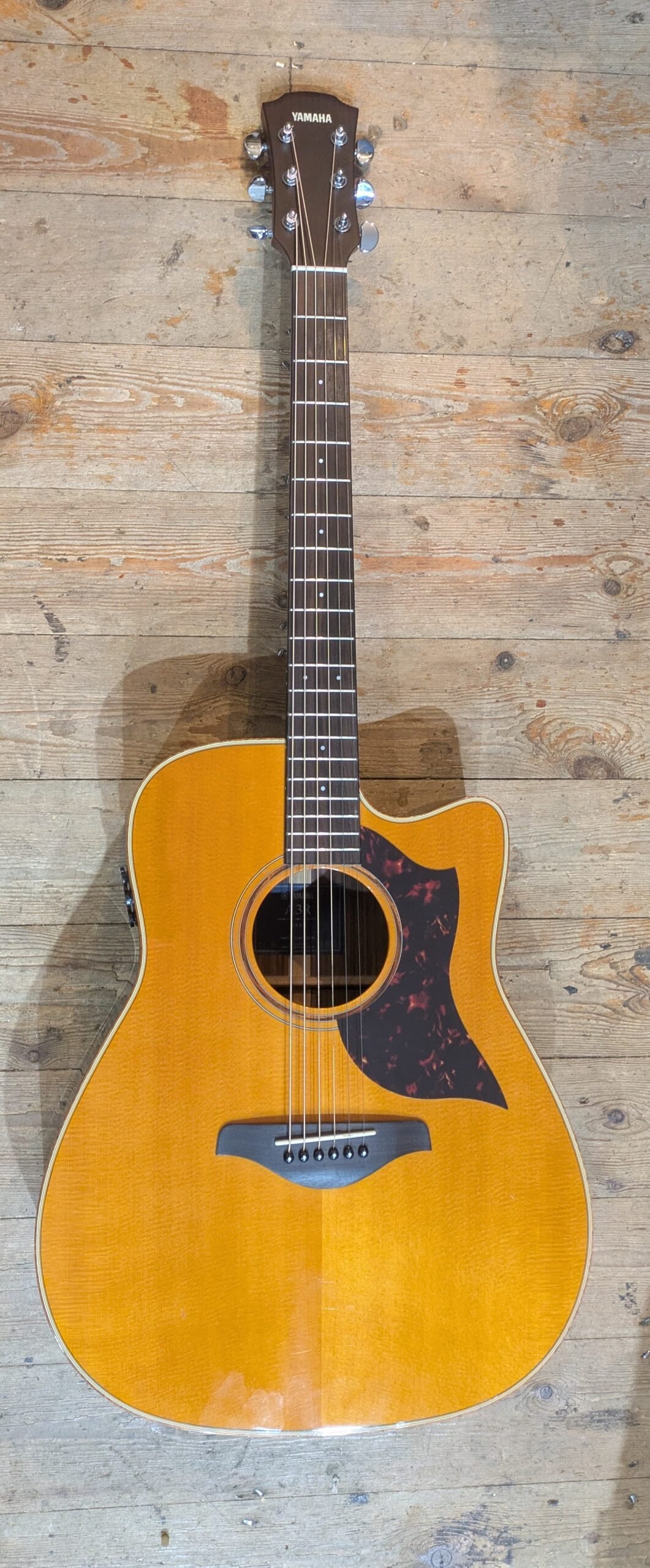 Yamaha A3R ARE Solid top, back & sides electro acoustic