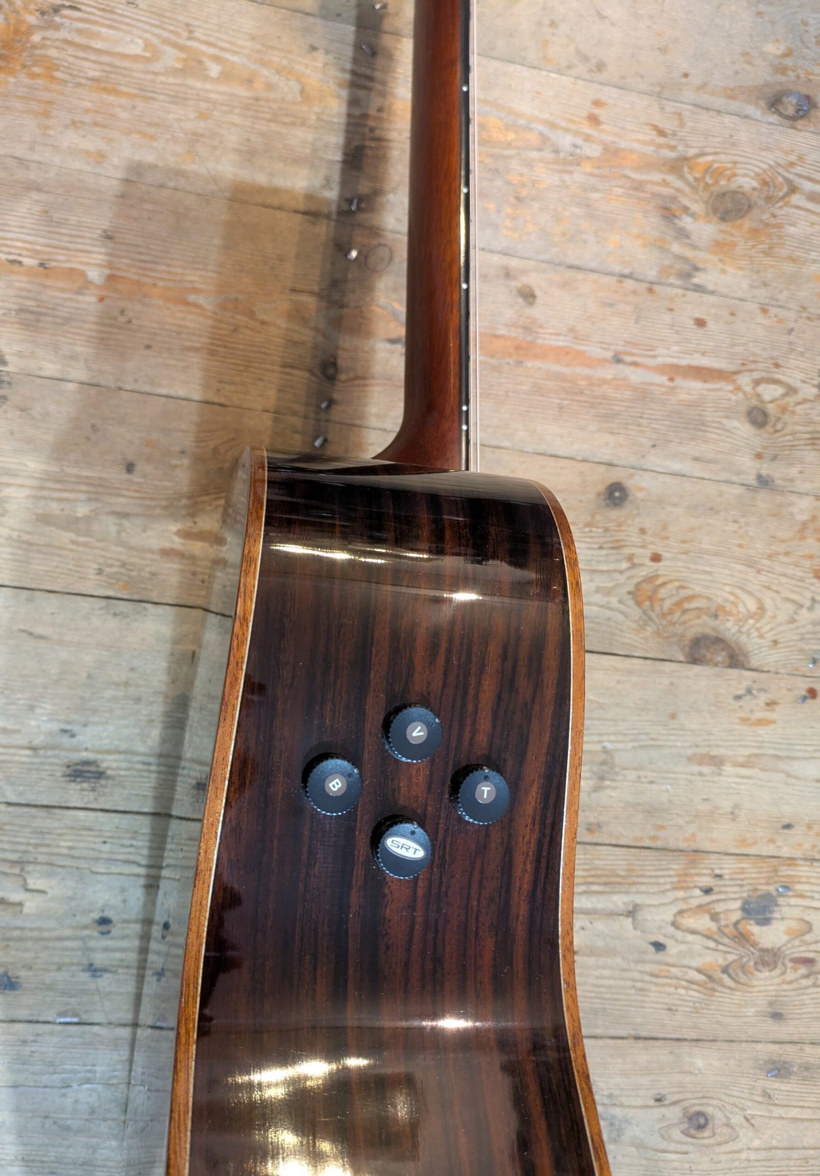 Yamaha A3R ARE Solid top, back & sides electro acoustic - Image 4