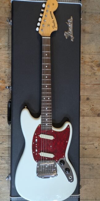 Fender Mustang Made in Japan Olympic White RW (2024) as new condition with Fender Mustang fitted case