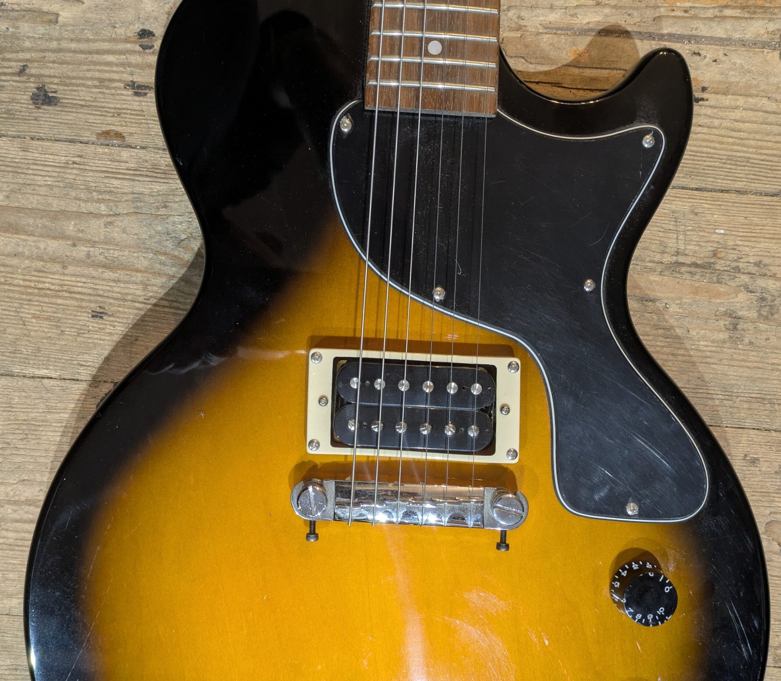 Epiphone Les Paul Junior HB Sunburst with Rosewood Fingerboard (2012) - Image 2