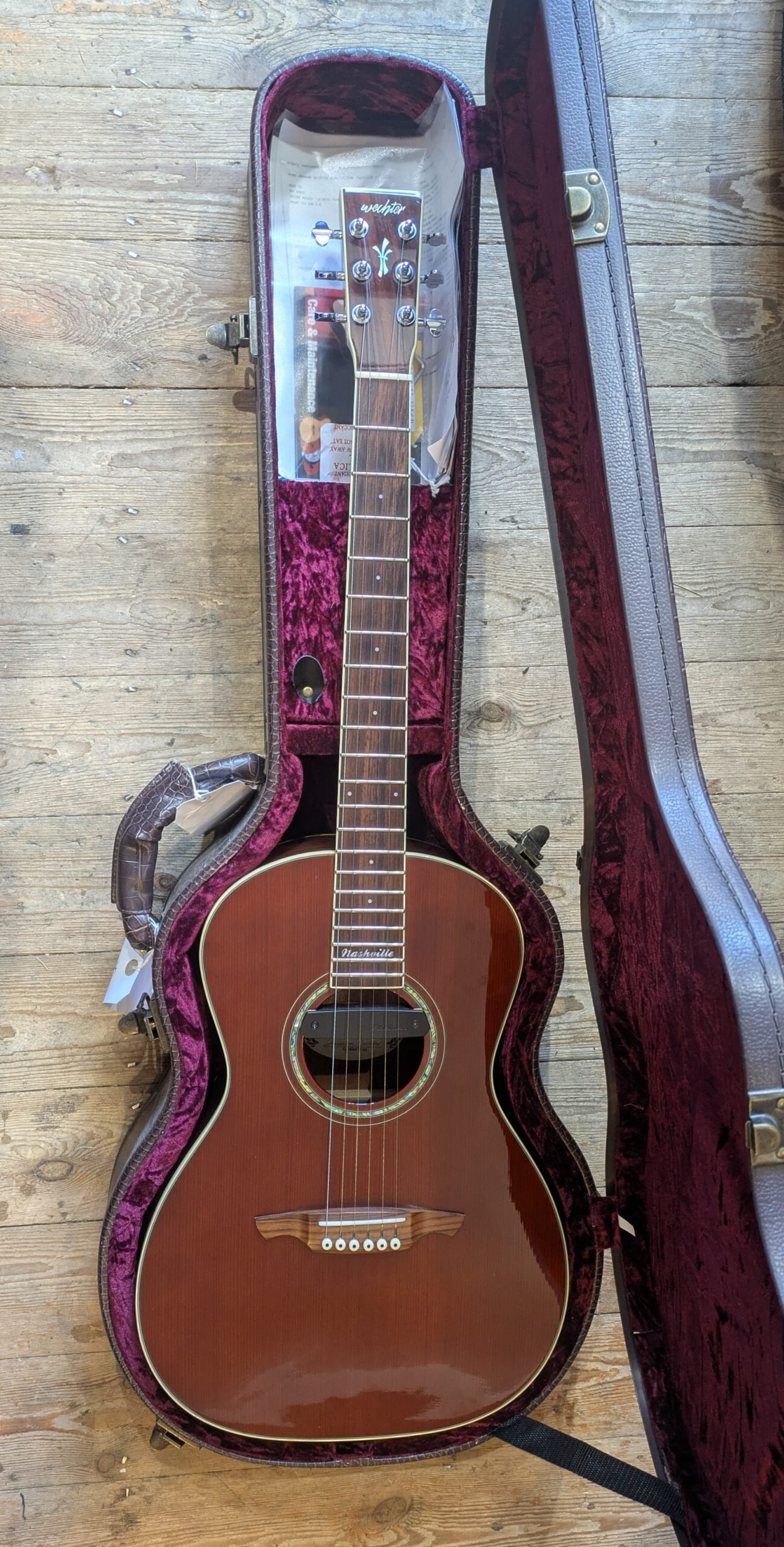 Wechter Hi Strung Nashville with original case (c.2000s), lightweight and compact - Image 6