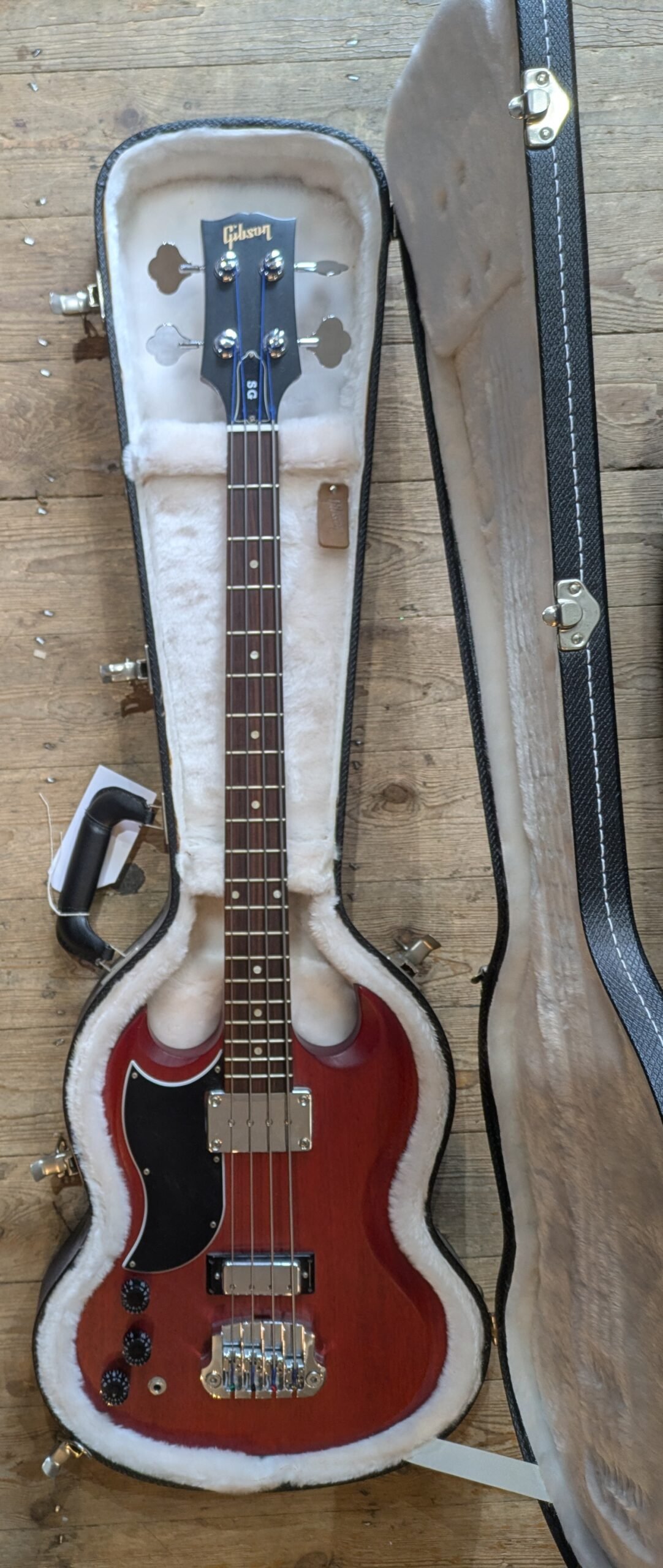 Gibson SG Bass left-handed, Worn Heritage Cherry with case (2013)