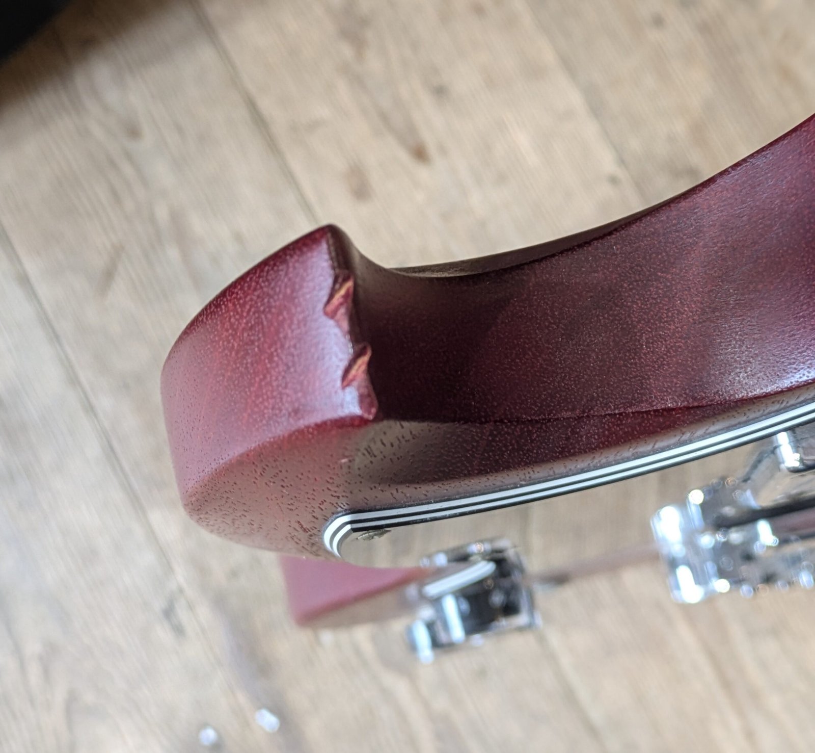 Gibson SG Bass left-handed, Worn Heritage Cherry with case (2013) - Image 5