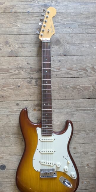 Fender American Deluxe Stratocaster Tobacco Sunburst with case (2004)